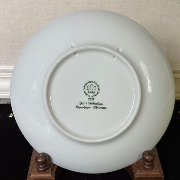 Vintage Collectible Royal Copenhagen Christmas plate 1977 - Picture 4 of 7